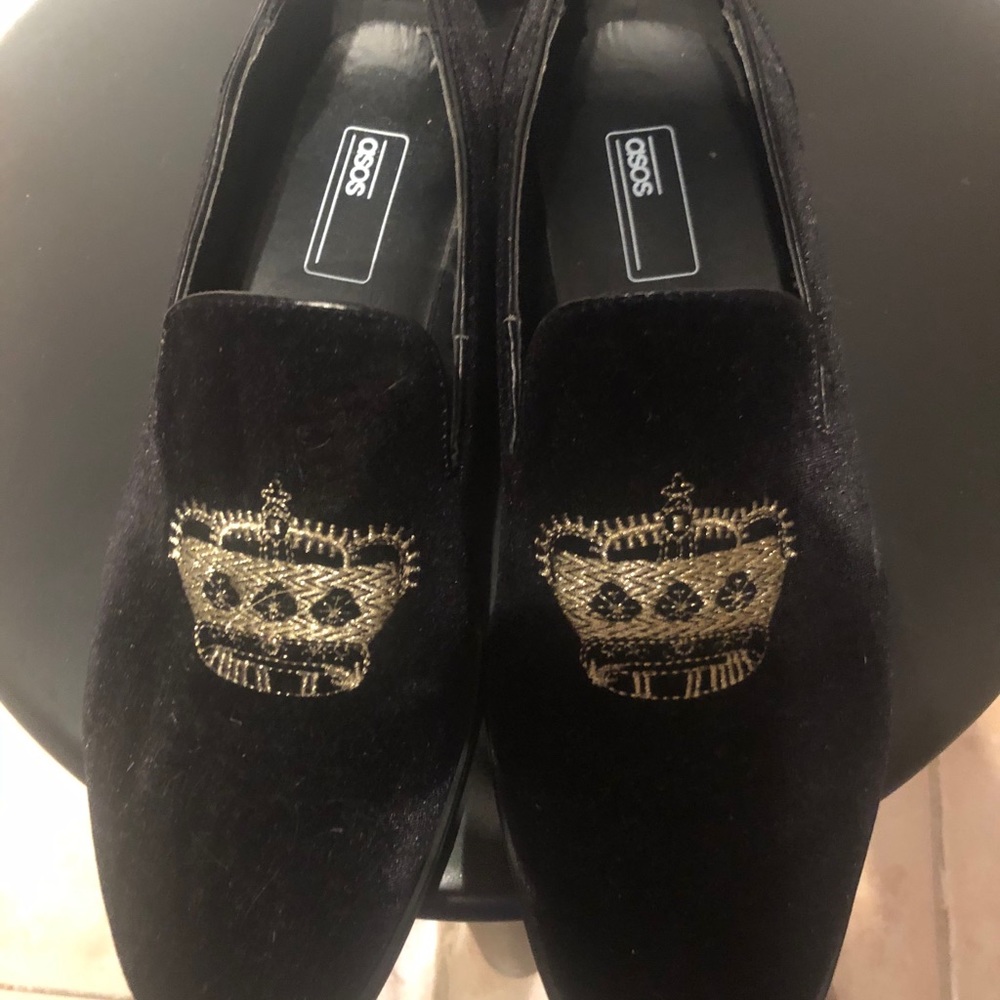 ASOS Black and Gold Crown Velvet Loafers Men 9 - Picture 2 of 4